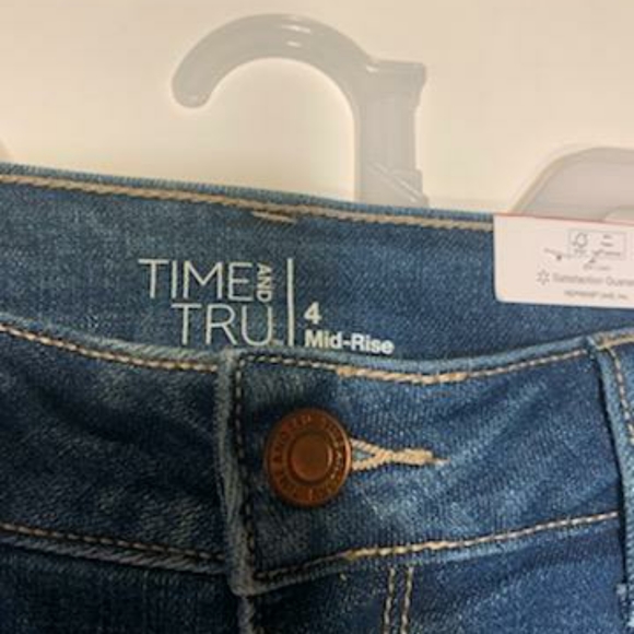 On trend  damage jeans - Picture 3 of 3